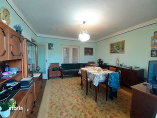 Apartament 4 camere 84 mp,et. 3, 2 logii, parcare zona Parcul Central