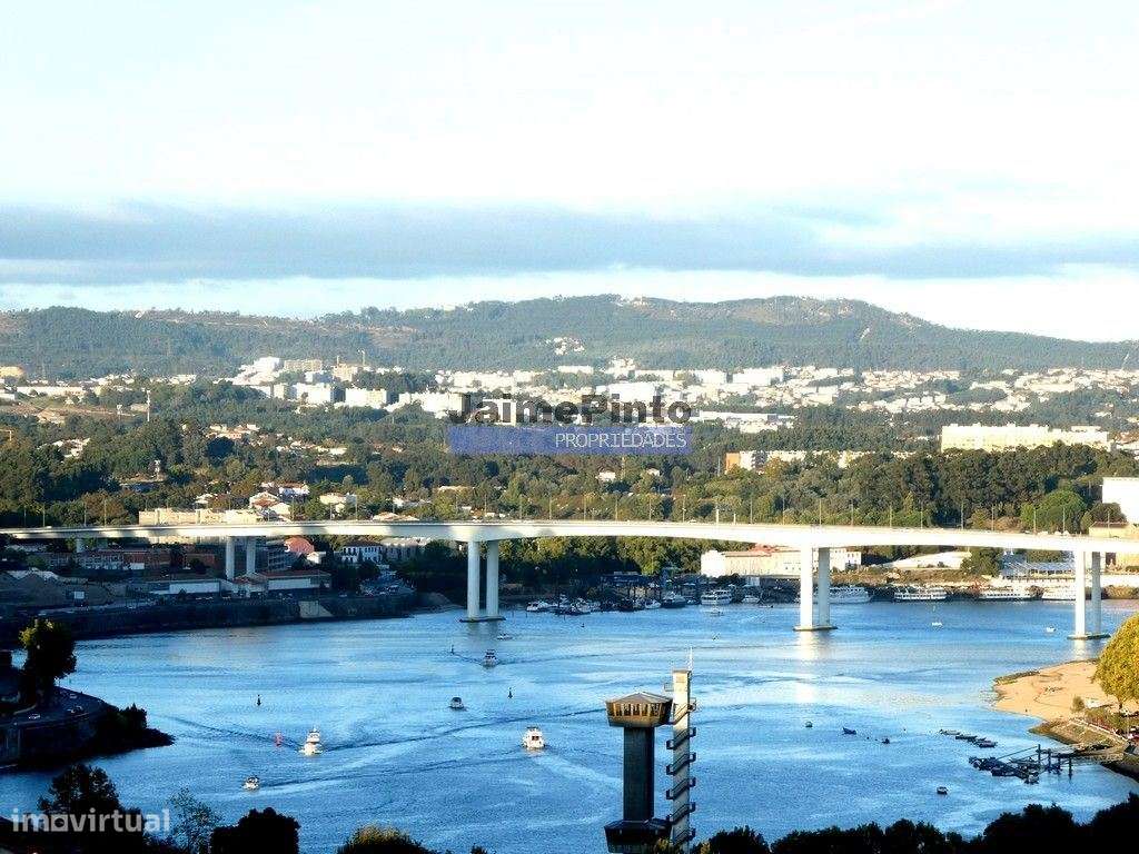 Apartamento T2, área de 70m2 + 20m2, em construção. Portugal, Campa... - Grande imagem: 2/6