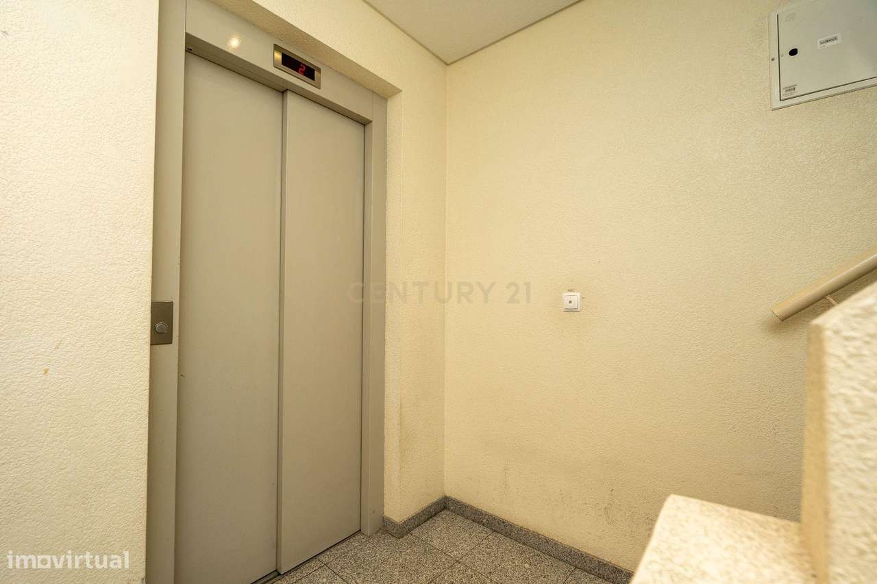 Apartamento T3 com áreas generosas - Grande imagem: 3/45