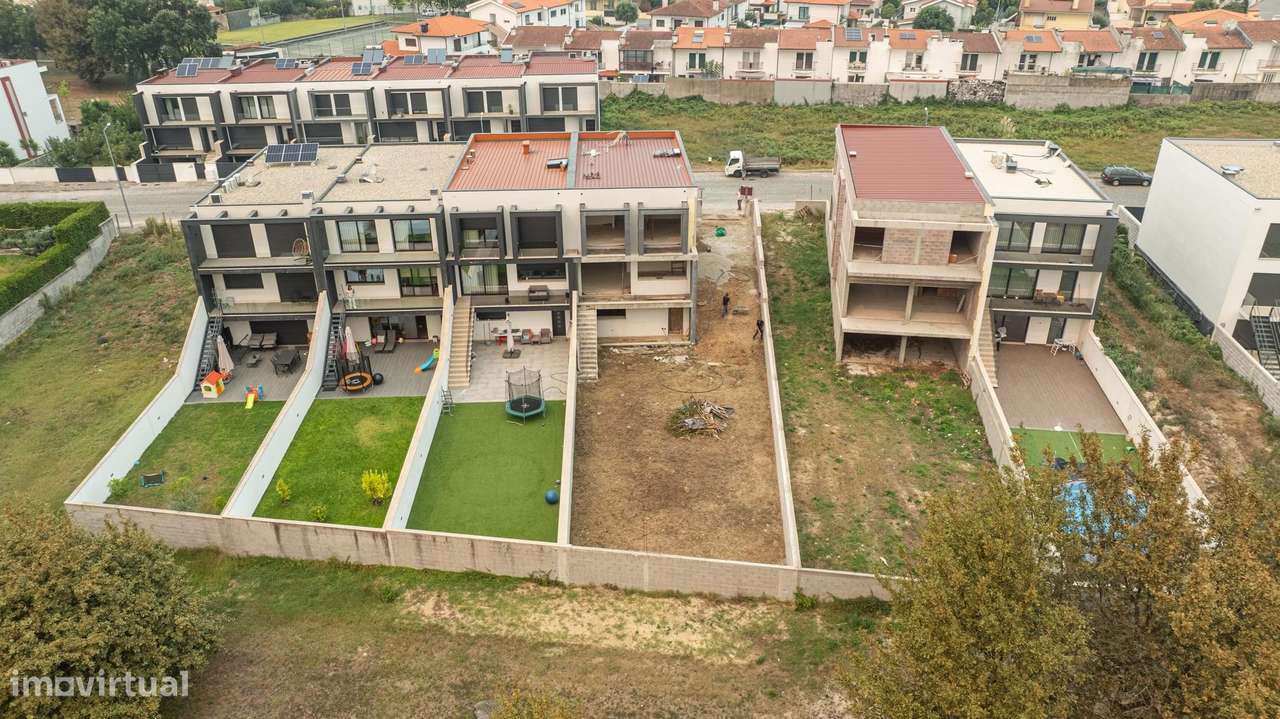 Moradia em Gaveto T4 em UDF de Merelim (São Pedro) e Frossos - Grande imagem: 5/17