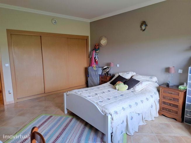 Moradia T5 isolada com piscina em  A-dos-Negros, Óbidos-8