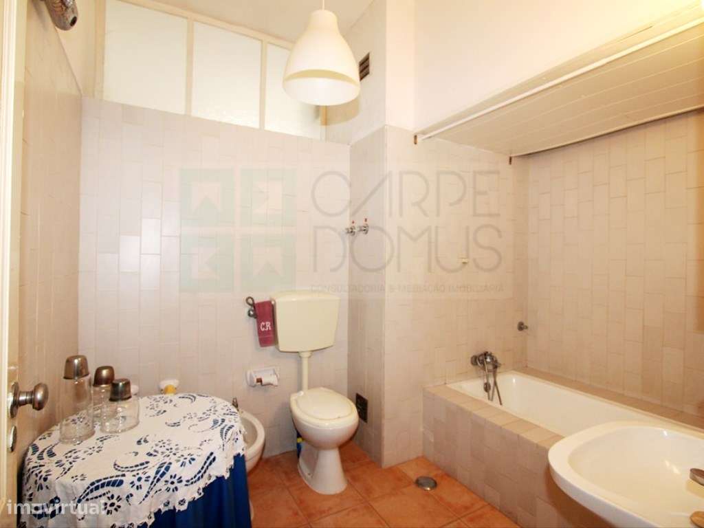 Moradia T6, lote 915m2, próxima da praia, na Parede, Cascais-18