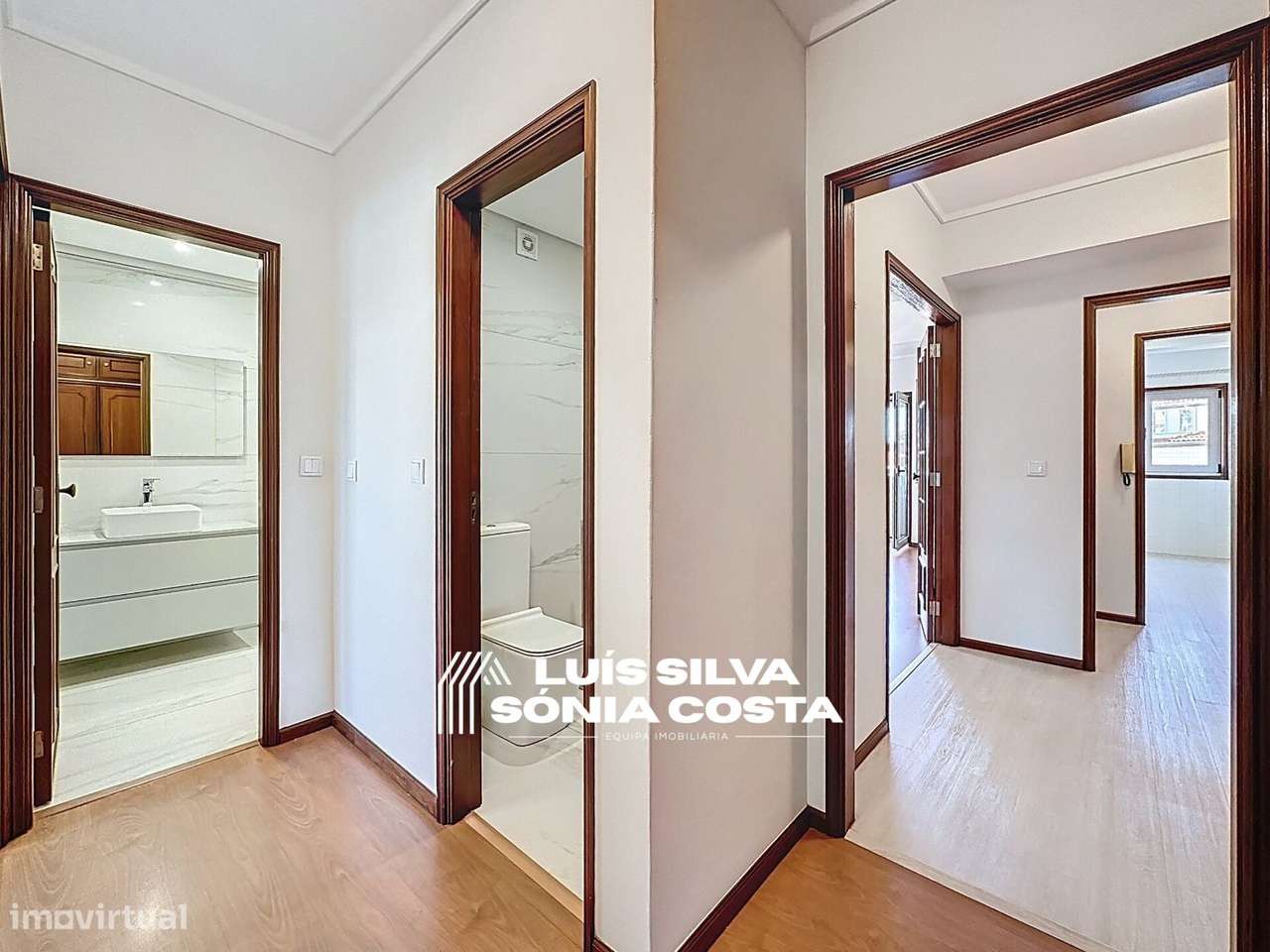 Apartamento T2 Remodelado c/ Varandas, Garagem & Elevador - Centro...-15