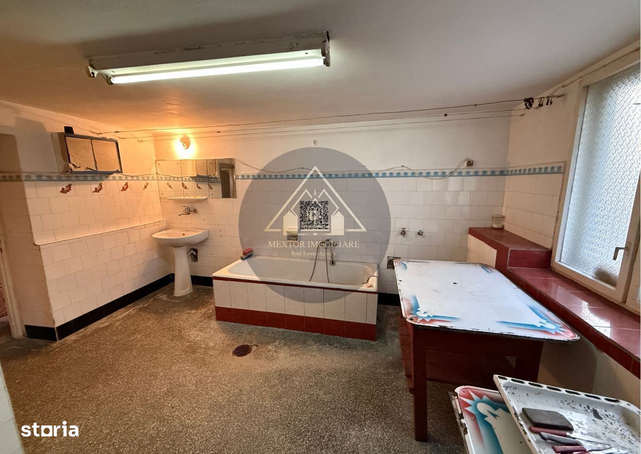 Casa de 5 camere, Semi-Central, Medias-9