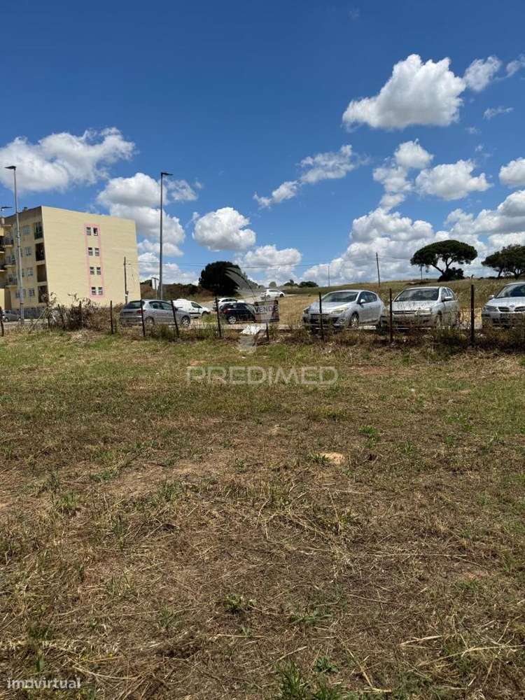 Terreno Urbano para construção de 4 pisos com cave, 4 fogos T2 por... - Grande imagem: 5/13