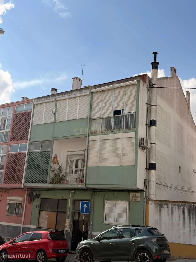 T1 com áreas generosas, varanda fechada e vista privilegiada para o Cr-13