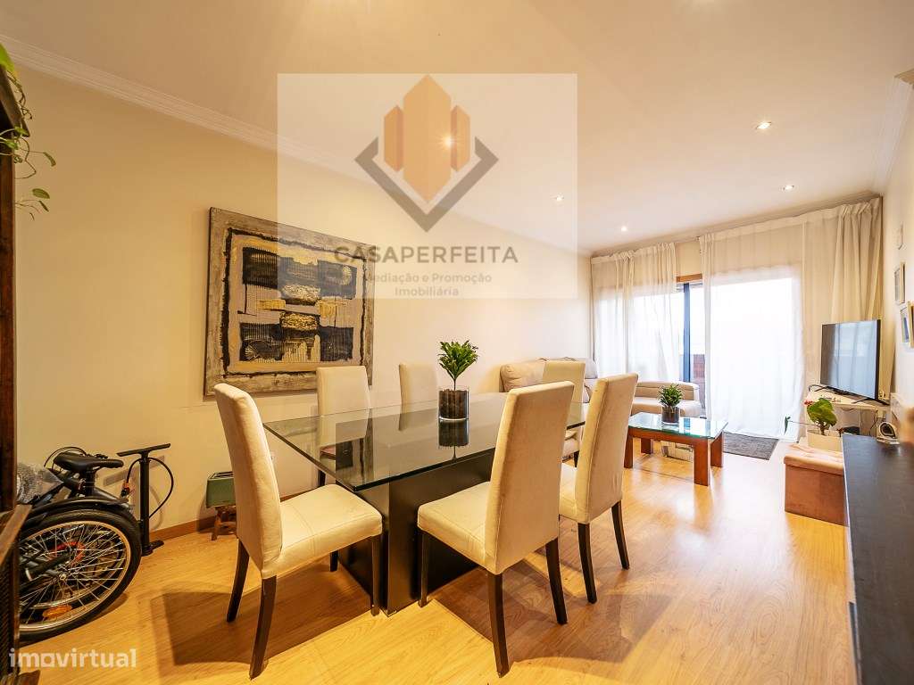 Fabuloso T2 de 2 Frentes com Varanda, Lugar de Garagem e Arrumo - C... - Grande imagem: 5/33