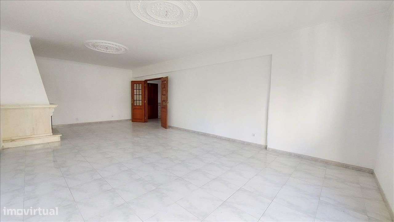Apartamento T2 em zona central de Mem Martins - Grande imagem: 4/15