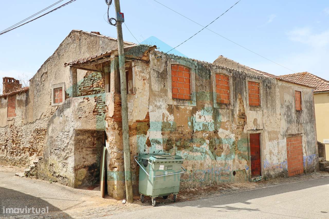 Moradia para recuperar 323 m², dois pisos, 25 minutos de Torres Vedras-3