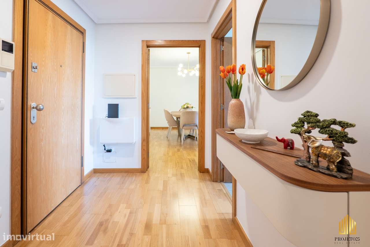 T2 Com Varanda Panorâmica em Urbanização Requintada, ao Aeroporto.-6