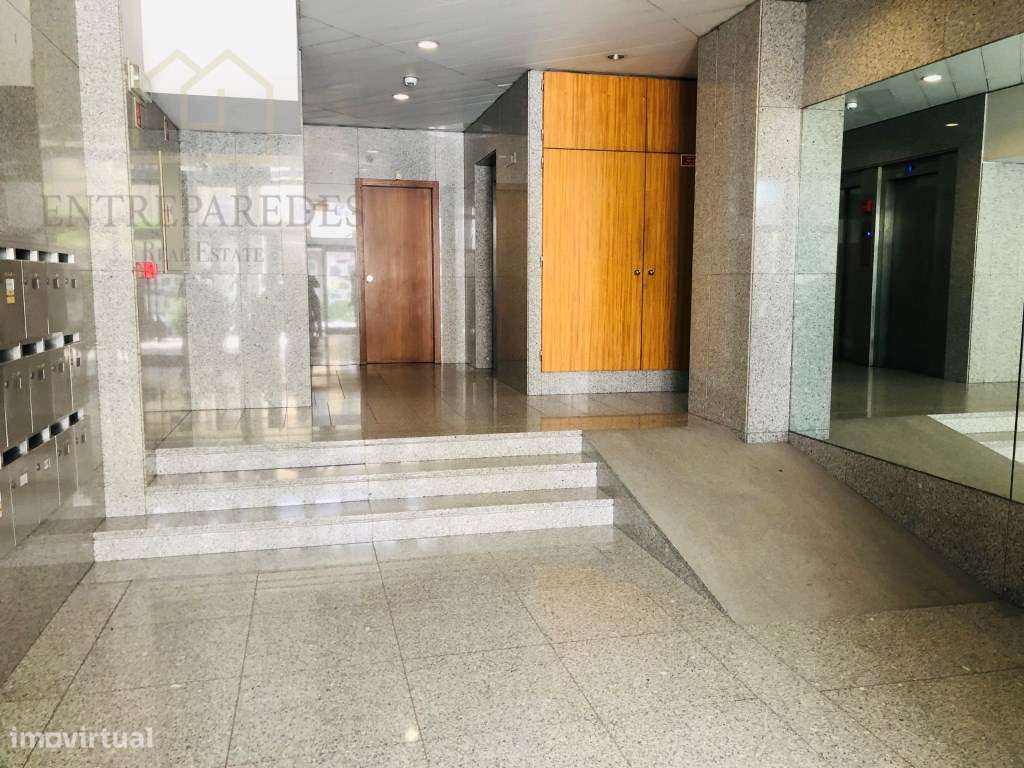 Apartamento T2 para Arrendar no Porto - Varanda, Garagem com Carreg... - Grande imagem: 4/46