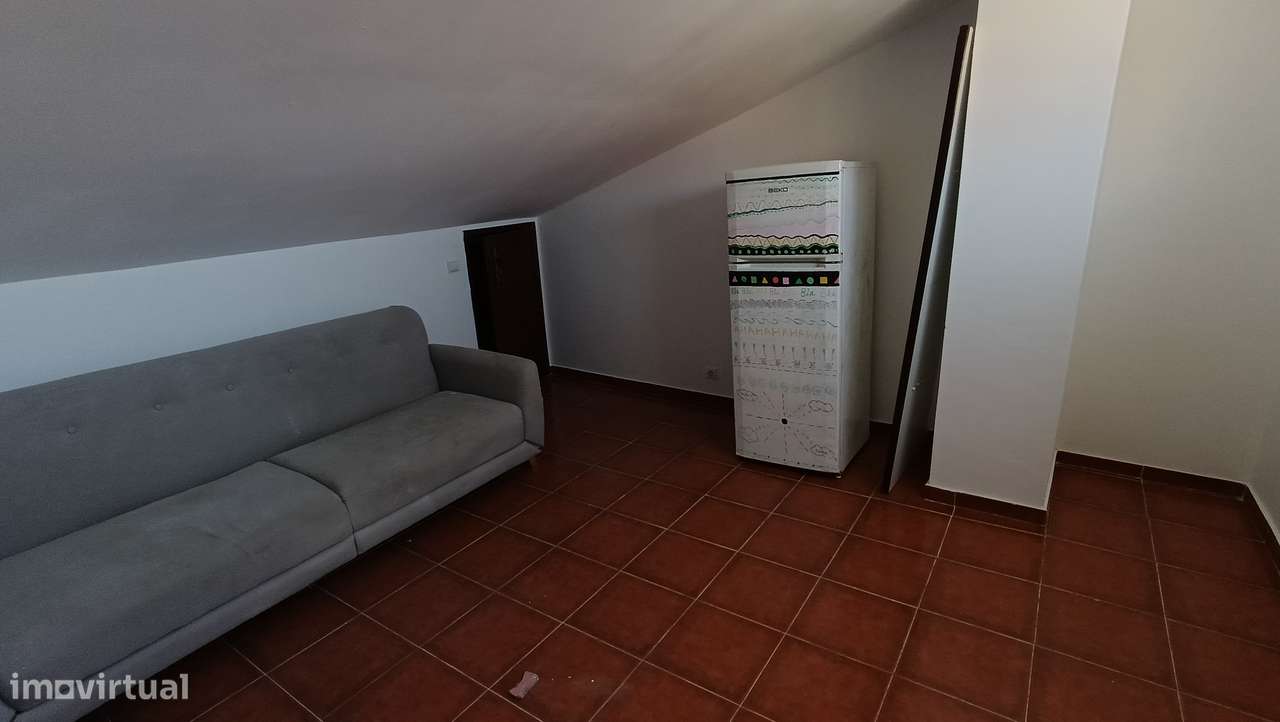 T3 com Arrecadação e Terraço, Pronto a habitar-35
