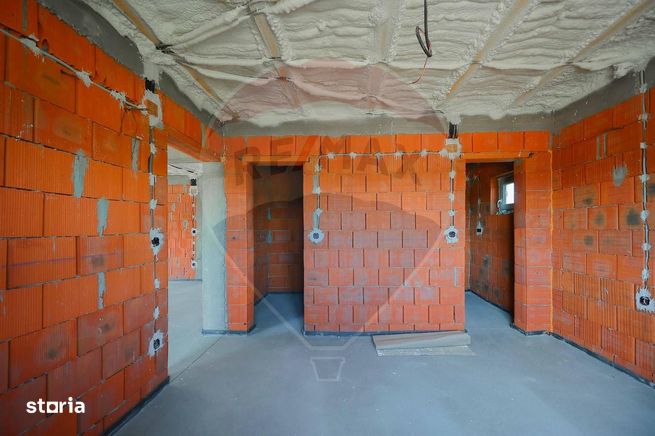 Casă cu 4 camere de vânzare în Sântandrei-7