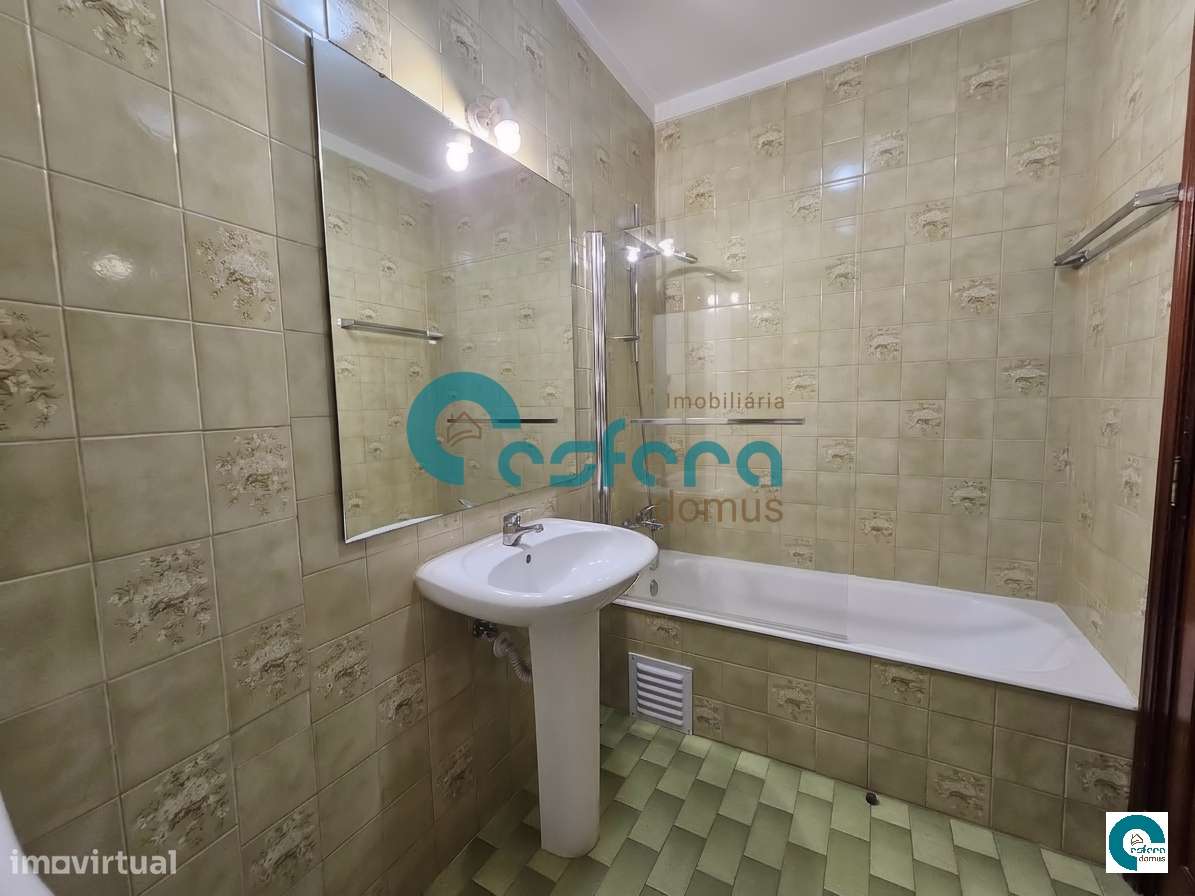 Apartamento T2+1 com Varandas e Garagem em Santa Marinha, Gaia, Porto-13