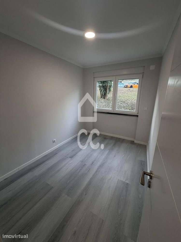 Apartamento T2  totalmente renovado em Benfica-6