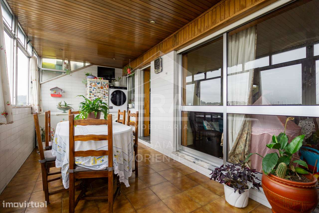 Apartamento T2 com Terraços e Vista Douro-12