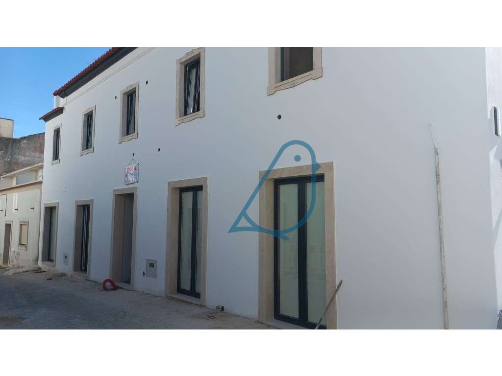 Moradia V2 Geminada no Centro da Cidade de Ourém - Grande imagem: 4/18