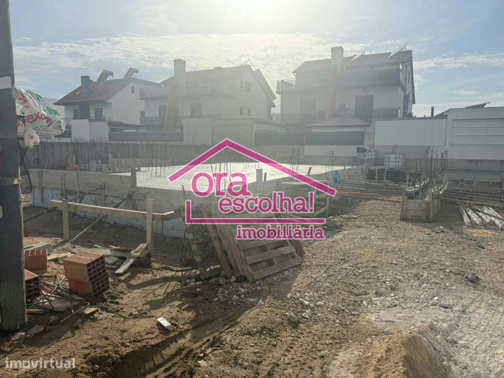 Moradia Térrea isolada com PISCINA e GARAGEM em Fernão Ferro! - Grande imagem: 5/5