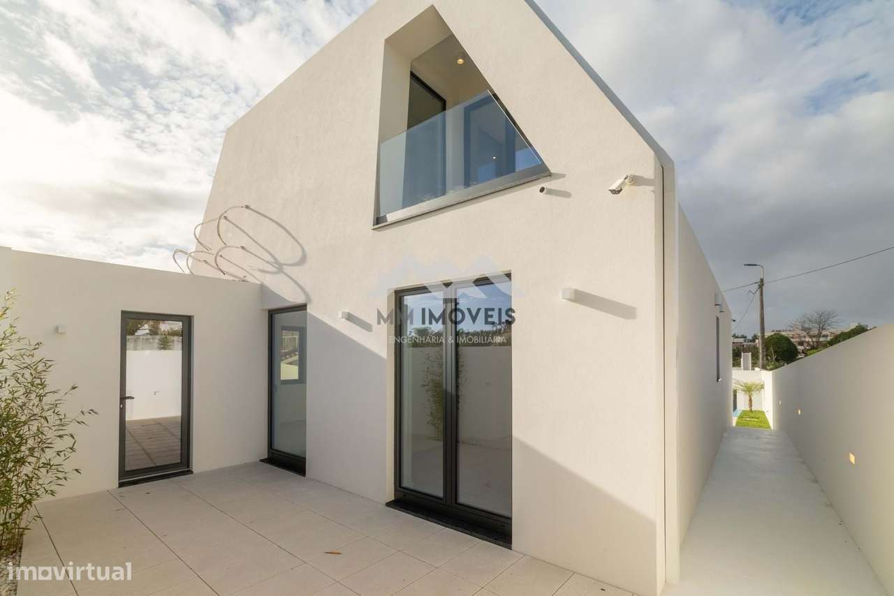 Moradia T3+1 | NOVA | Piscina | Francelos | 4 Frentes | Box | Praia-7