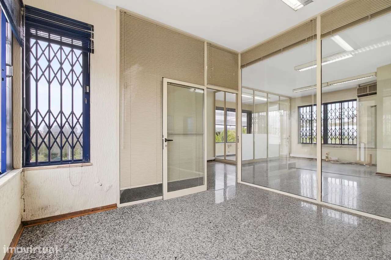 Armazém / Edifício Industrial com 1.800 m² | Avintes – Frente à N222-5