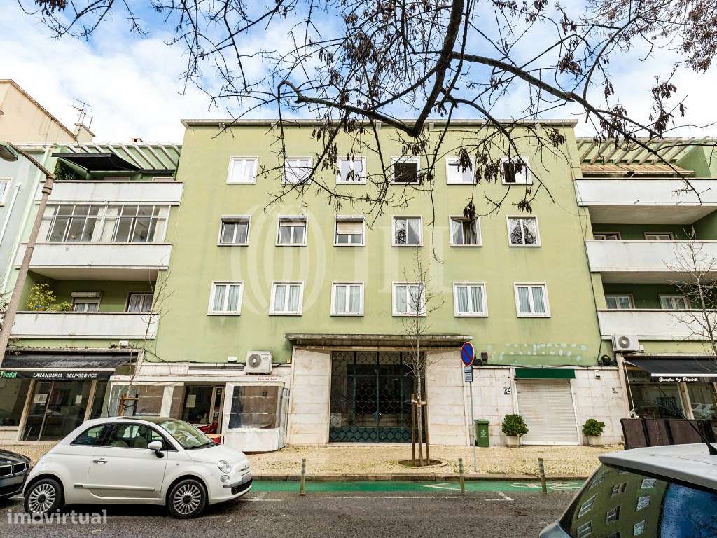 Predio Em Placa No Areeiro Em Lisboa