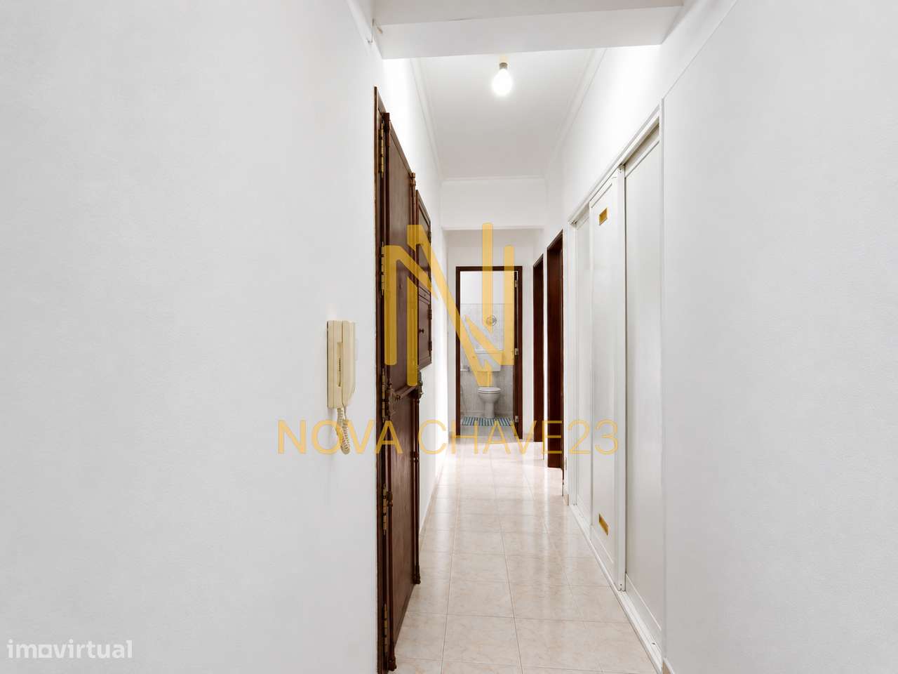 Apartamento T2 na Av. Bons Amigos | 9.º Andar | Varandas Fechadas-29