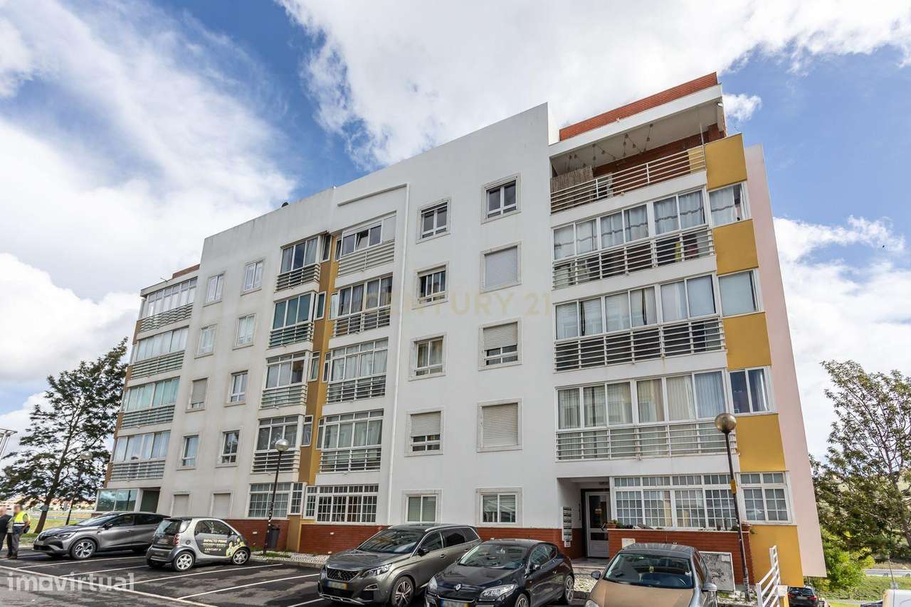 Apartamento T3 Remodelado com Arrecadação e Parqueamento-27