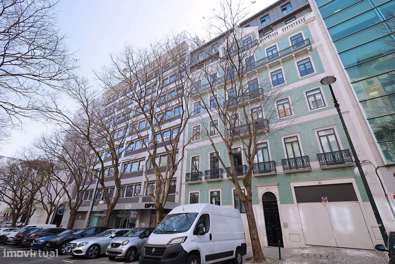 Apartamento T2 - Junto à Av. Liberdade - Totalmente Mobilado - Garagem - Grande imagem: 2/39