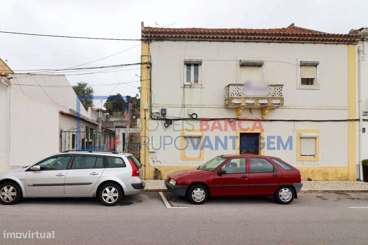 Moradia Com 3 Fracoes De Utilizacao Independente Na Malveira