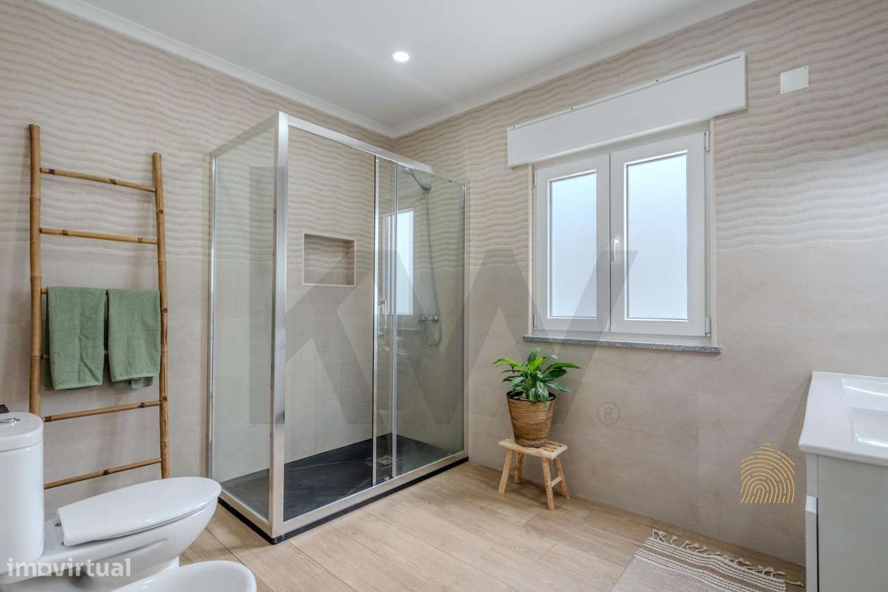 Moradia T4 remodelada com jardim, terraço e garagem | Vendas Novas-27