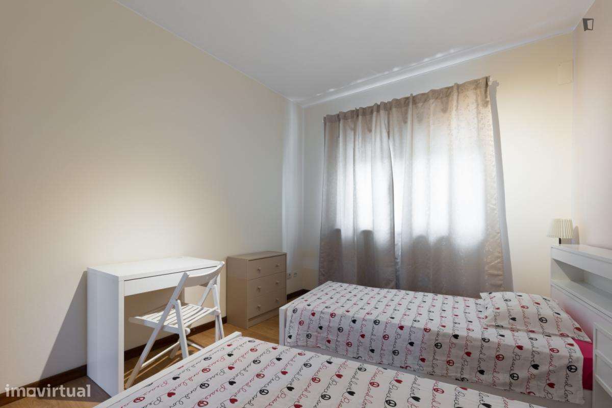 Quarto - localizado em Rio Tinto Porto - Grande imagem: 4/8