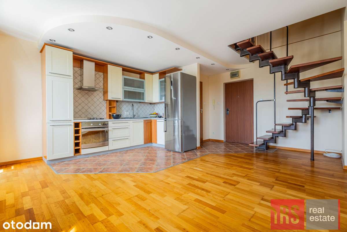 Dwupoziomowe mieszkanie, gotowe do wprowadzenia-0