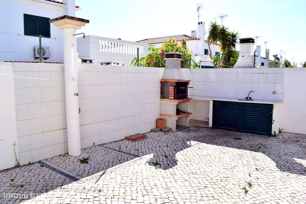 Moradia T3 com terraço e garagem em Manta Rota-5