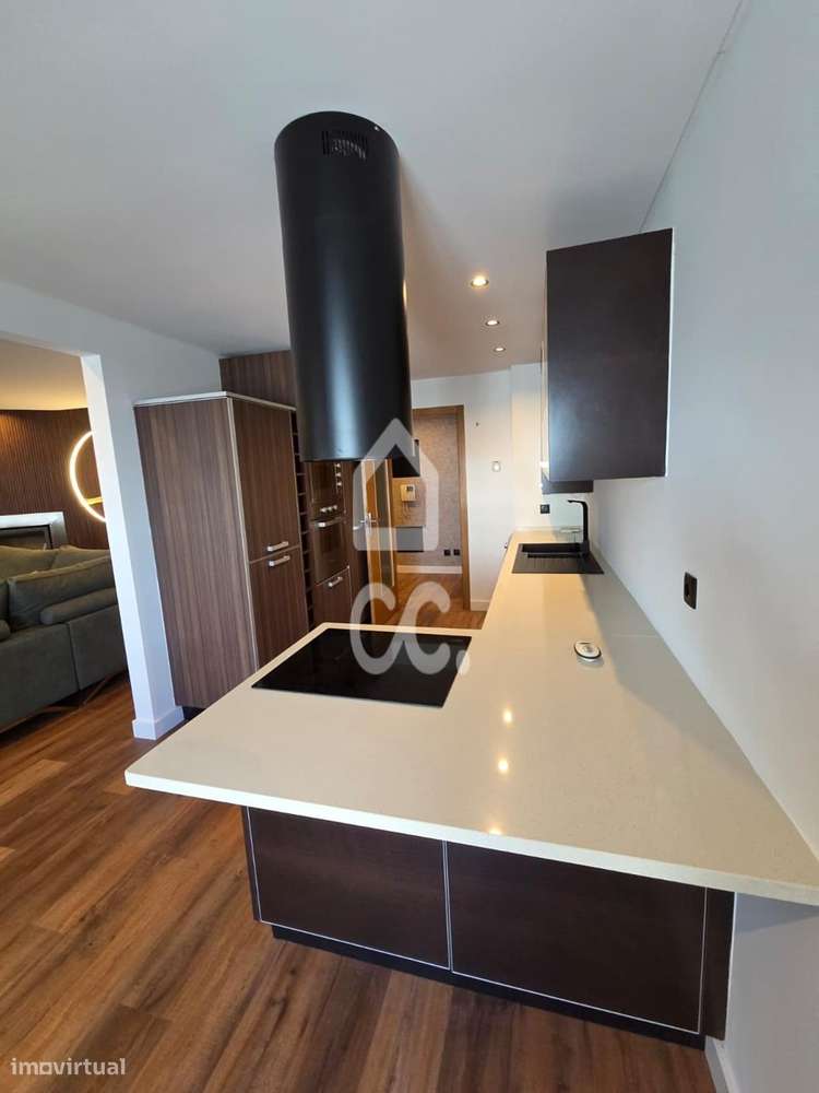 Apartamento T1 na Venda do Pinheiro com Garagem, Elevador e AC-21