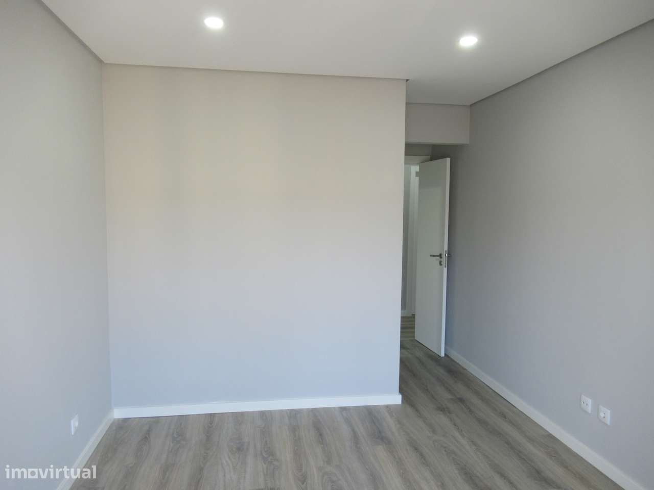 Apartamento T3 renovado na Cruz de Pau (Amora)-9
