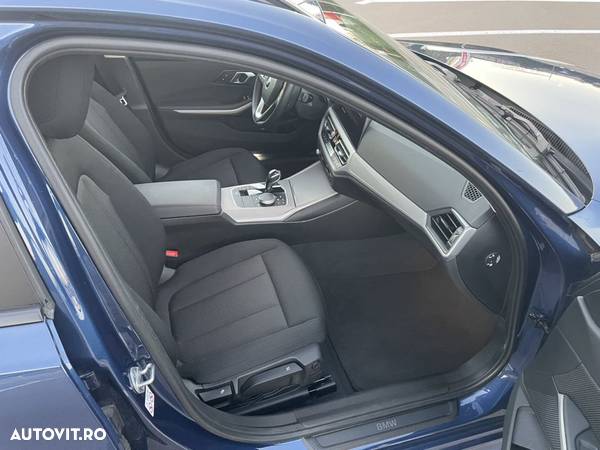 BMW Seria 3 318d Touring Aut. - 11