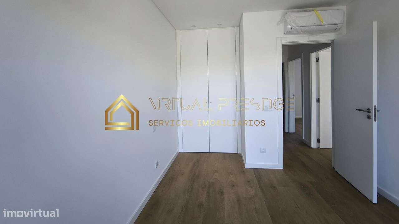 Moradia em Banda T4+1 - Pera - Nova - Garagem-25