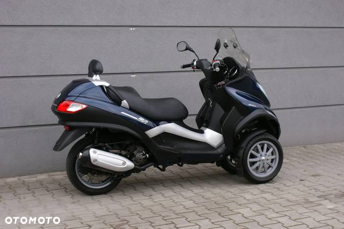 Piaggio MP-3 - 4