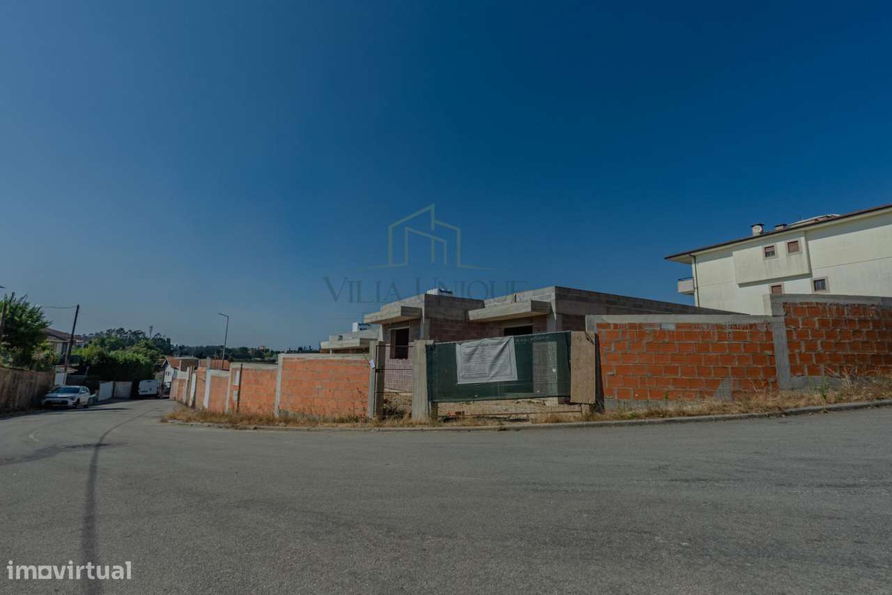 Moradia T3 Nova em Travanca Santa Maria da Feira-24