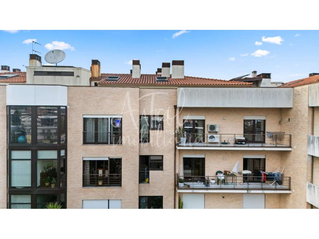 Duplex T5 no centro de Ponte de Lima com terraço panorâmico e 2 gar...-57