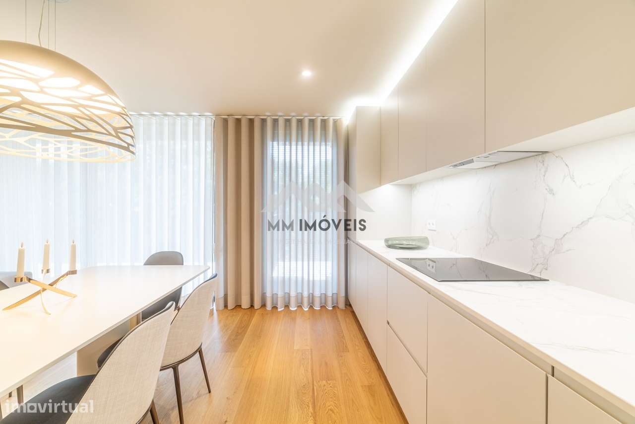 Apartamento T4 2024 | Alameda Jardins da Arrábida | Varanda | Vistas R-35