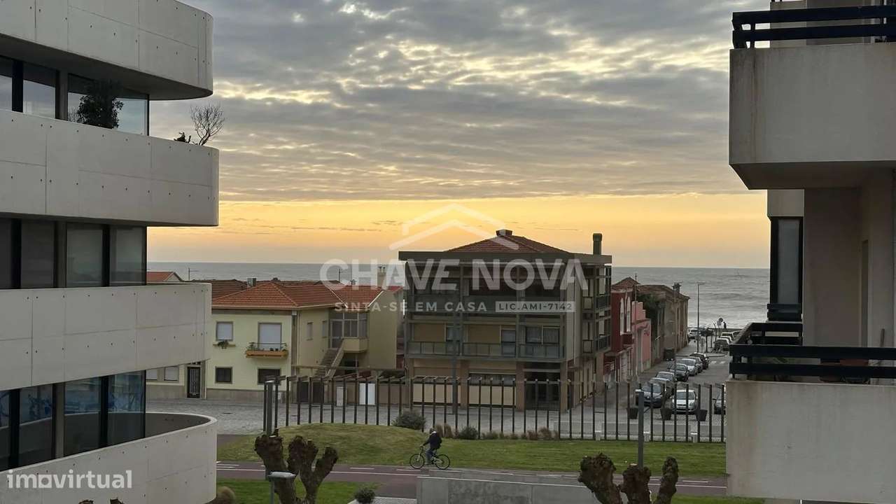 Apartamento T1 com Vista Mar e Excelente Exposição Solar