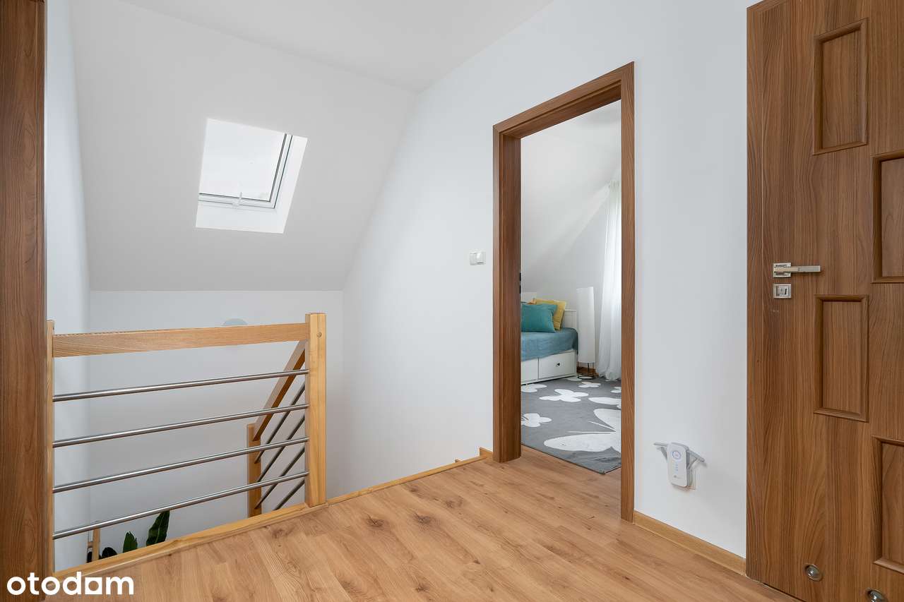 Rodzinny dom. Salon + 4 pokoje! Duża działka 880m² i wiata garażowa 2-7