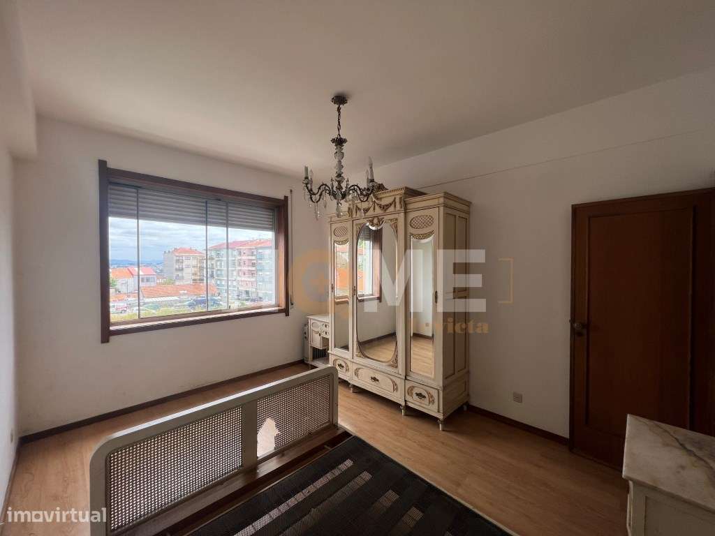 Apartamento T3+1, com varanda à Av. Fernão de Magalhães- Bonfim- Porto-55