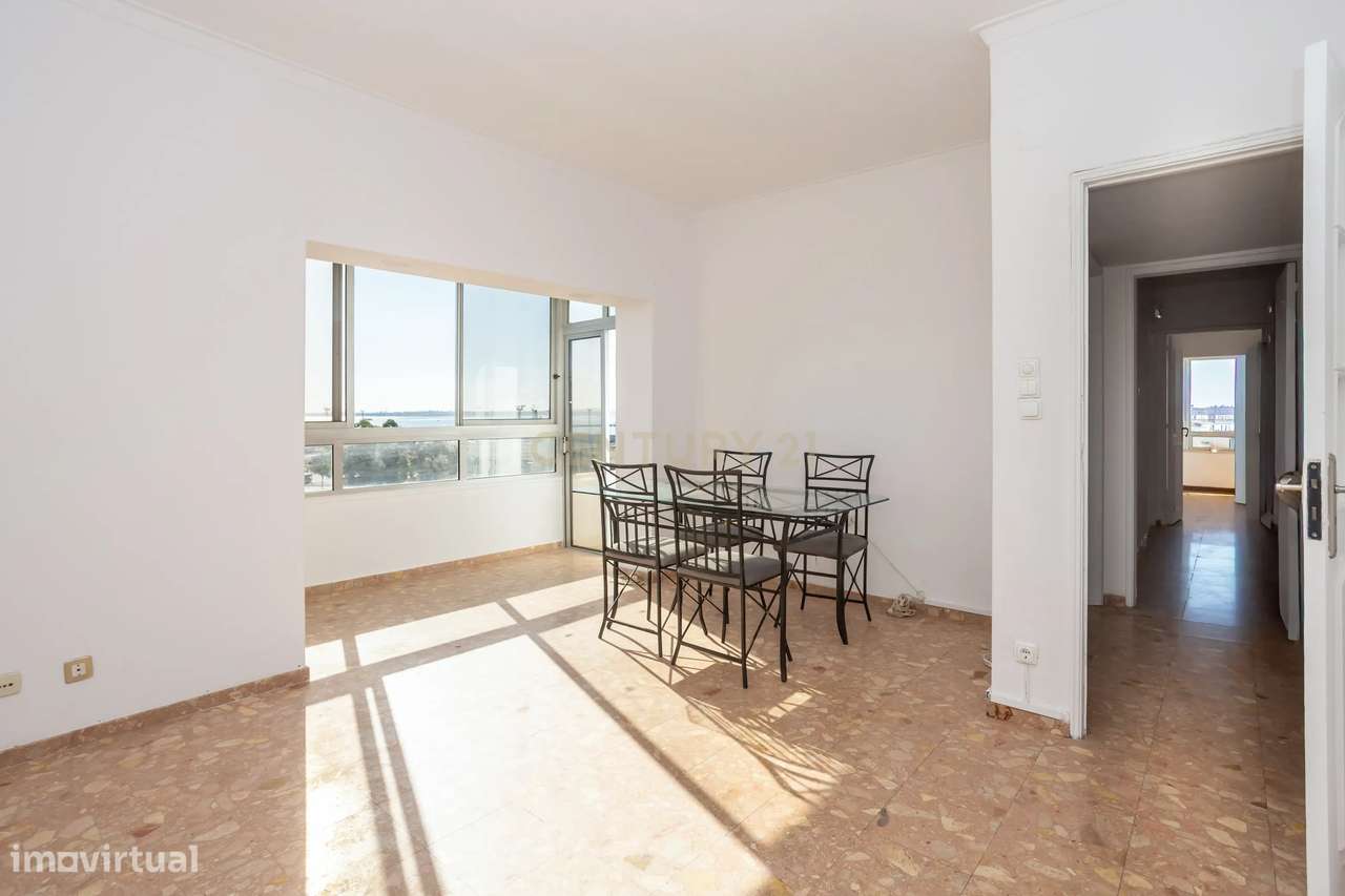 Apartamento T3 em Almada com Excelente Localização-21