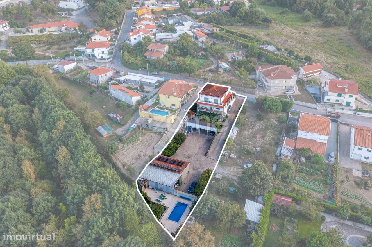 Moradia T3, com Varanda, jardins e Piscina em Felgueiras - Grande imagem: 1/60