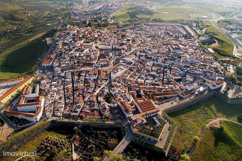 Moradia T2 renovada com estúdio independente e estacionamento | A 5 km-17