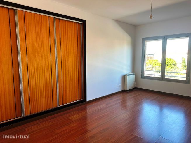 Apart amento T.4 - Eq., cond. c. piscina e p. infantil, Marinha Grand-8