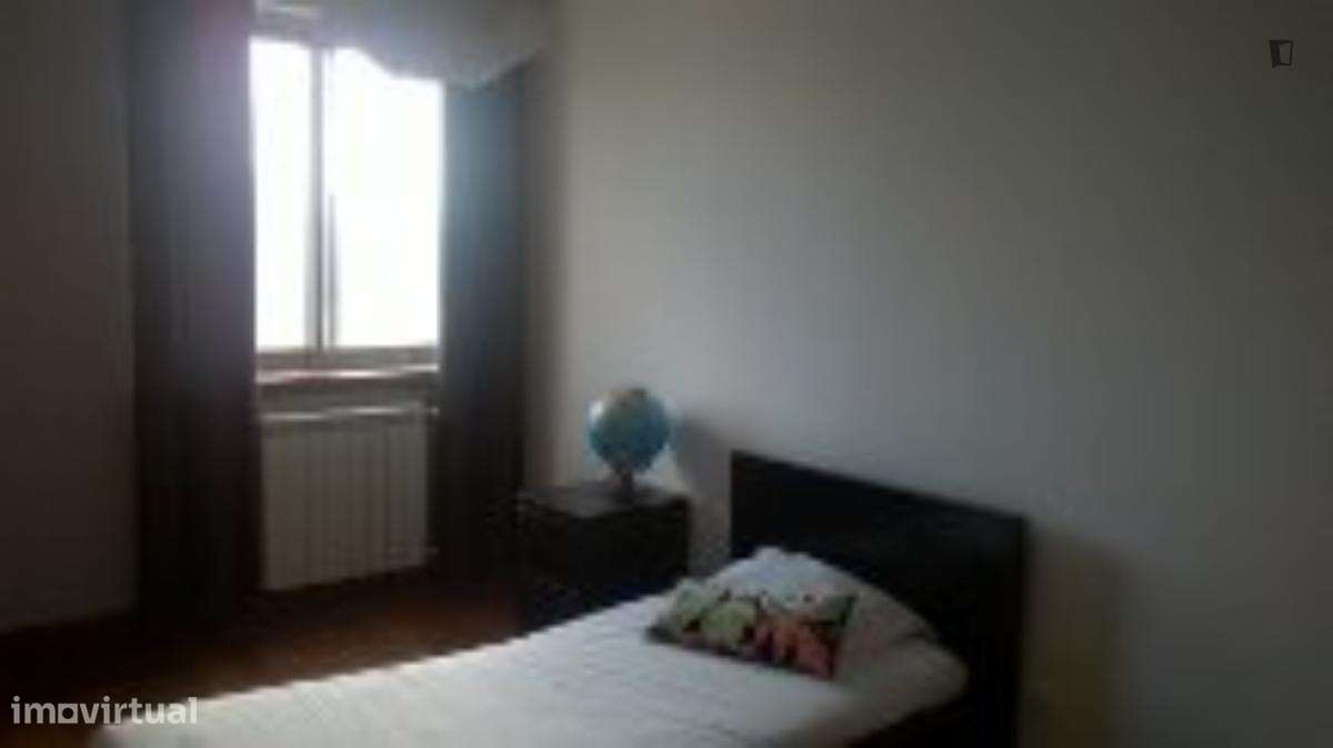 Quarto - localizado em Aveiro - Grande imagem: 5/7