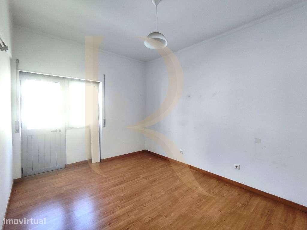 Apartamento T2 com varanda nas Paivas - Seixal-17